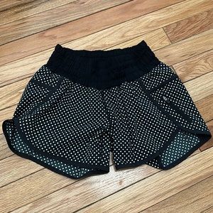 Lululemon tracker shorts